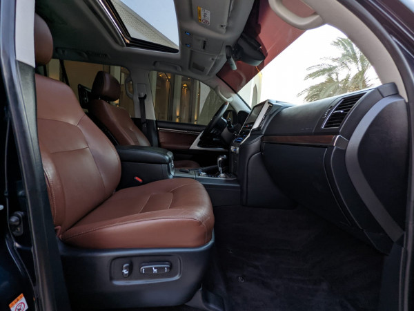 Toyota Land Cruiser 2016  Black LHD Petrol AT SUV 4WD view 14