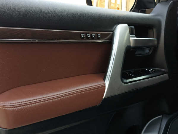 Toyota Land Cruiser 2016  Black LHD Petrol AT SUV 4WD view 18