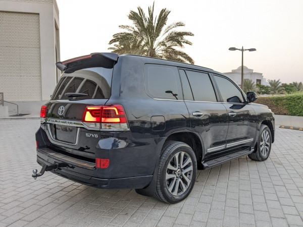 Toyota Land Cruiser 2016  Black LHD Petrol AT SUV 4WD view 28