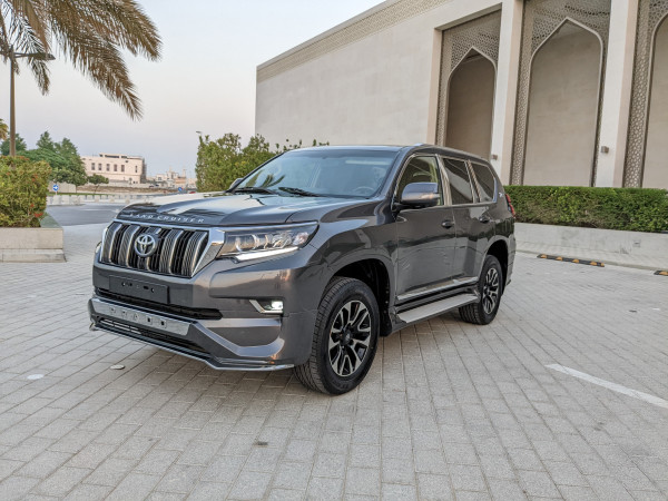 Toyota LAND CRUISER PRADO 2016  Grey LHD Petrol AT SUV 4WD view 4