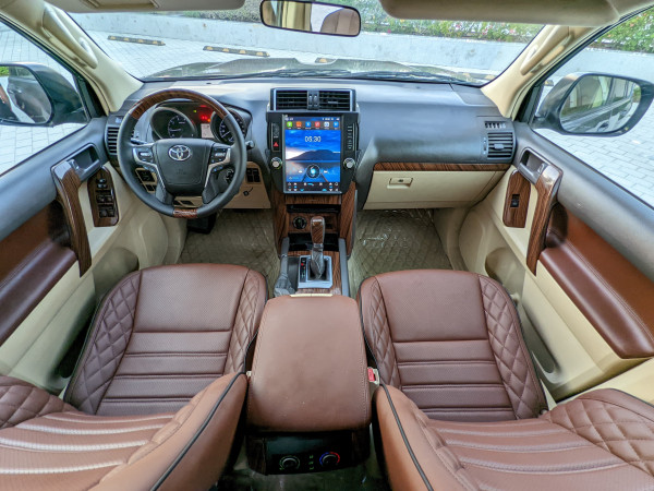 Toyota LAND CRUISER PRADO 2016  Grey LHD Petrol AT SUV 4WD view 8