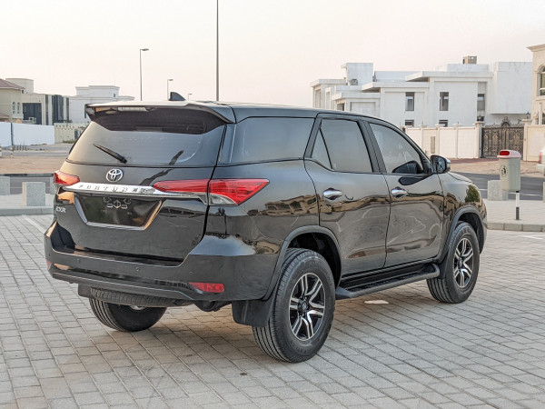 Toyota Fortuner 2016/ Black LHD Petrol AT SUV 4WD view 25