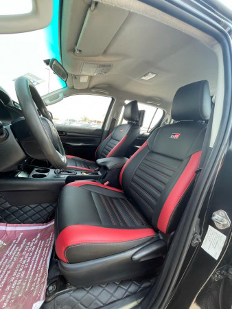 Toyota Hilux 2019/ Black LHD Petrol AT Pickup 4WD
