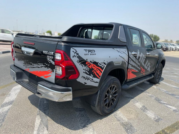 Toyota Hilux 2019/ Black LHD Petrol AT Pickup 4WD view 5