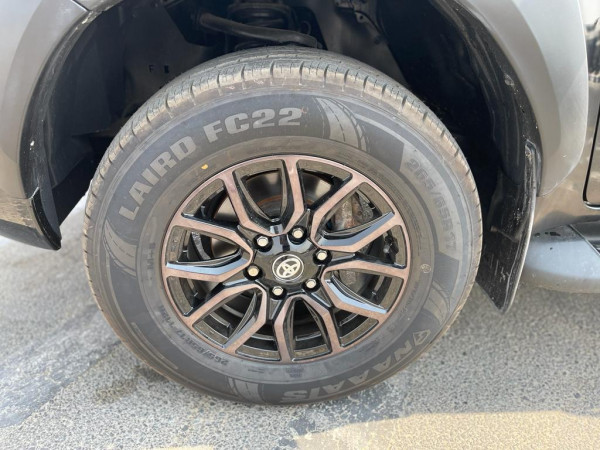 Toyota Hilux 2019/ Black LHD Petrol AT Pickup 4WD view 16