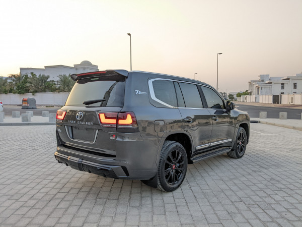 Toyota Land Cruiser 2011  Grey LHD Petrol AT SUV 4WD view 3