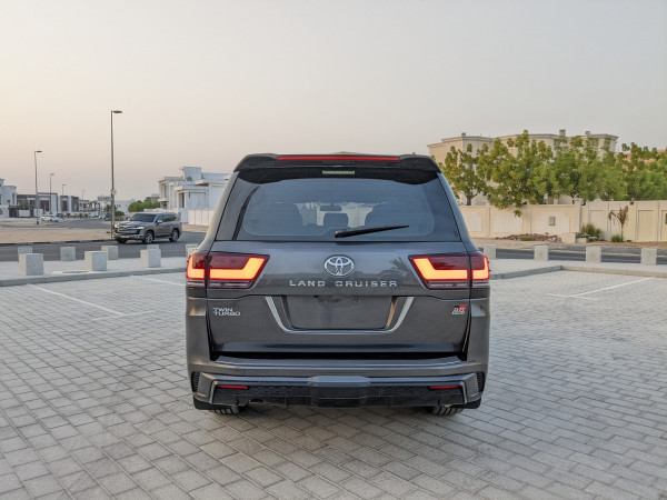 Toyota Land Cruiser 2011  Grey LHD Petrol AT SUV 4WD view 4