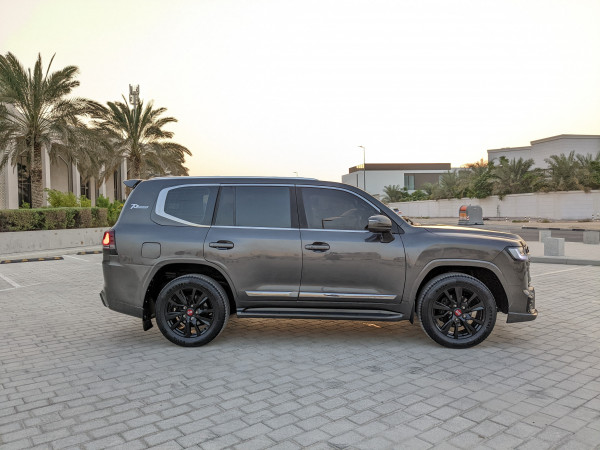 Toyota Land Cruiser 2011  Grey LHD Petrol AT SUV 4WD view 5