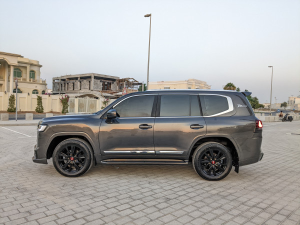 Toyota Land Cruiser 2011  Grey LHD Petrol AT SUV 4WD view 6