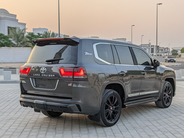 Toyota Land Cruiser 2011  Grey LHD Petrol AT SUV 4WD view 8