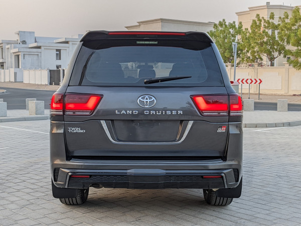 Toyota Land Cruiser 2011  Grey LHD Petrol AT SUV 4WD view 11