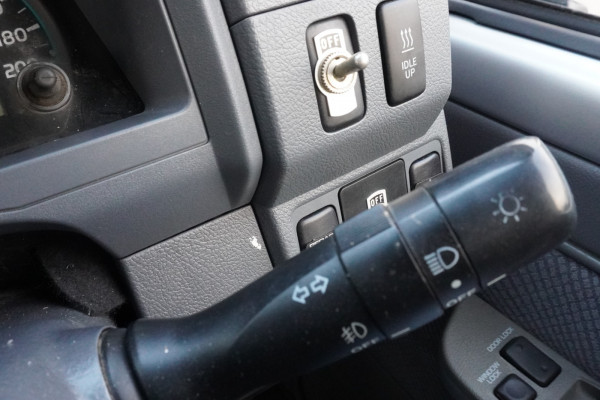 Toyota Land Cruiser Pickup 2013/ Silver RHD Diesel MT Pickup 4WD