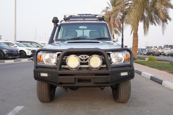 Toyota Land Cruiser Pickup 2013/ Silver RHD Diesel MT Pickup 4WD view 2