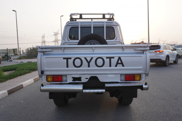 Toyota Land Cruiser Pickup 2013/ Silver RHD Diesel MT Pickup 4WD view 5