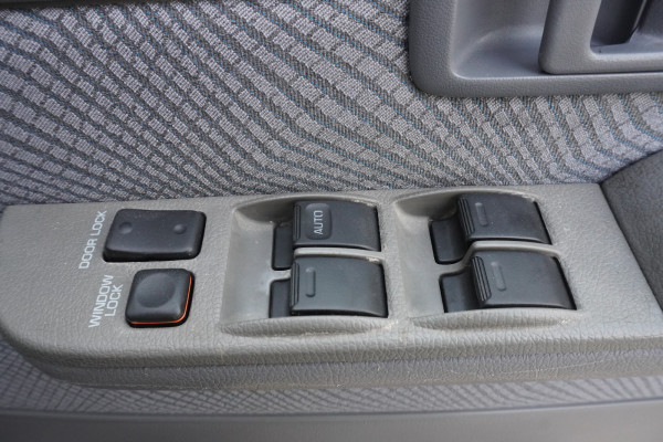 Toyota Land Cruiser Pickup 2013/ Silver RHD Diesel MT Pickup 4WD view 11