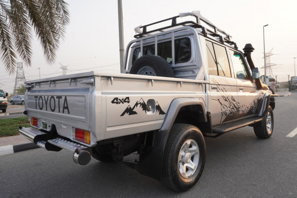 Toyota Land Cruiser Pickup 2013/ Silver RHD Diesel MT Pickup 4WD view 15