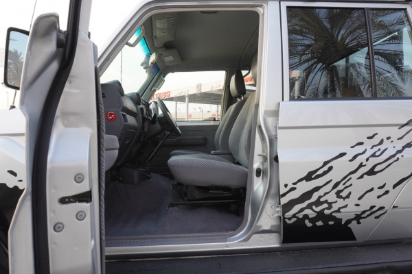 Toyota Land Cruiser Pickup 2013/ Silver RHD Diesel MT Pickup 4WD view 17