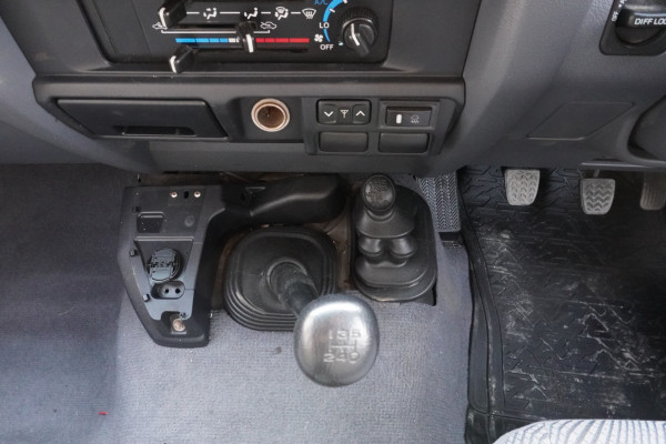 Toyota Land Cruiser Pickup 2013/ Silver RHD Diesel MT Pickup 4WD view 22