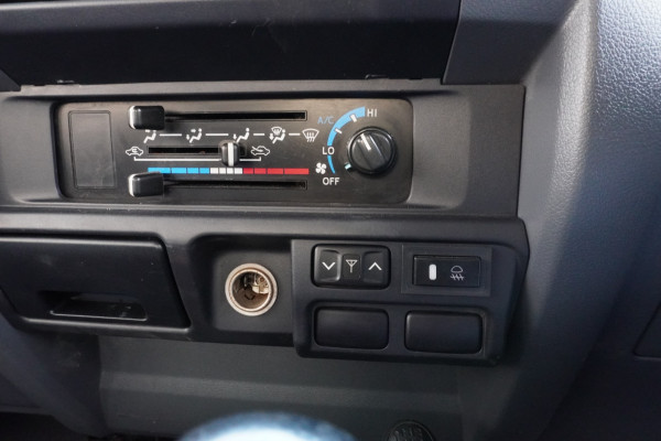 Toyota Land Cruiser Pickup 2013/ Silver RHD Diesel MT Pickup 4WD view 37