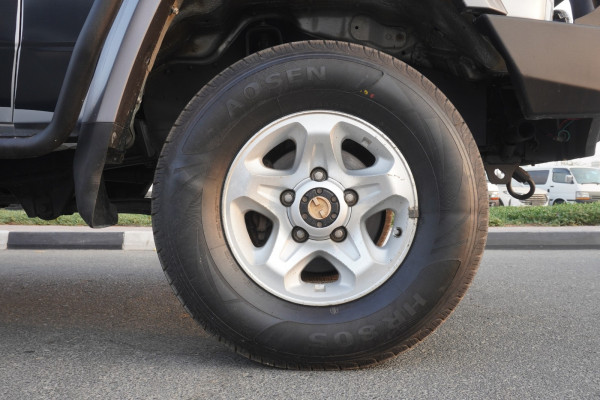 Toyota Land Cruiser Pickup 2013/ Silver RHD Diesel MT Pickup 4WD view 38