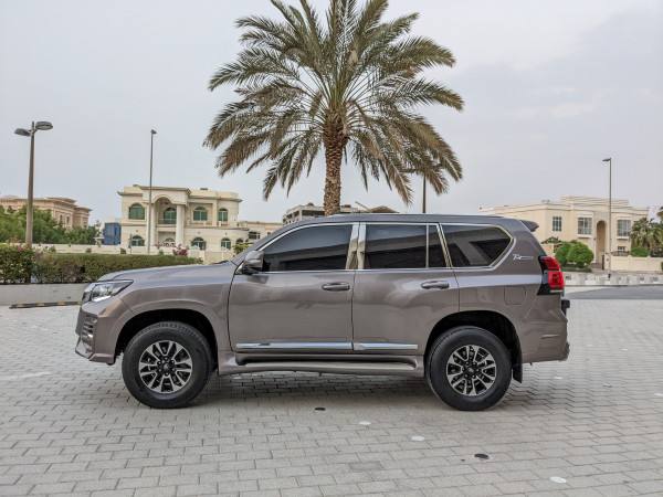 Toyota LAND CRUISER PRADO 2012  Grey LHD Petrol AT SUV 4WD view 3