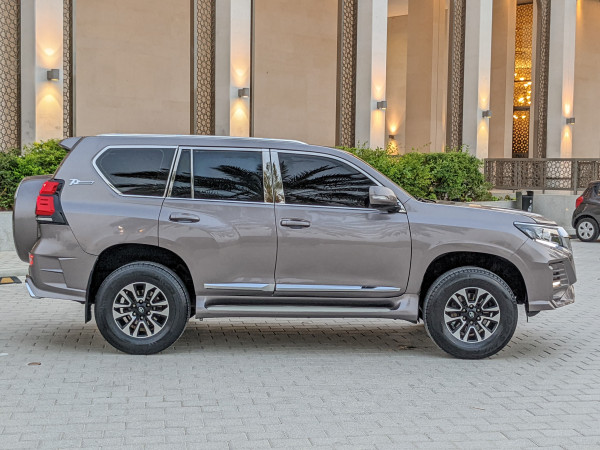 Toyota LAND CRUISER PRADO 2012  Grey LHD Petrol AT SUV 4WD view 6