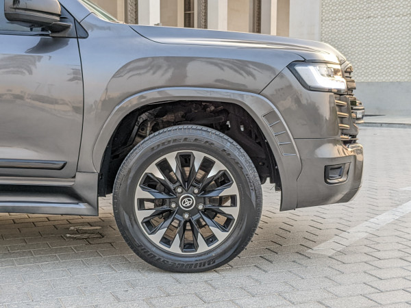 Toyota Land Cruiser 2013  Grey LHD Petrol AT SUV 4WD view 6