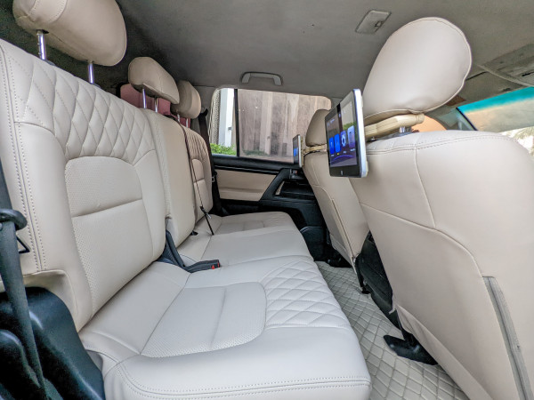 Toyota Land Cruiser 2013  Grey LHD Petrol AT SUV 4WD view 8