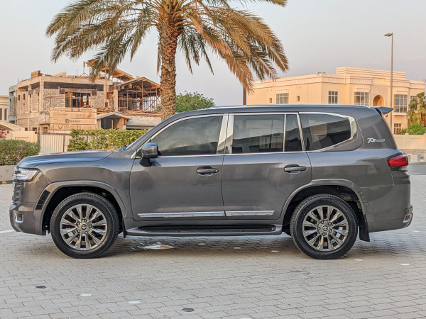 Toyota Land Cruiser 2014/ Grey LHD Petrol AT SUV 4WD