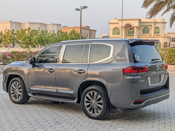 Toyota Land Cruiser 2014/ Grey LHD Petrol AT SUV 4WD view 26