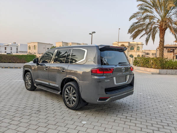 Toyota Land Cruiser 2014/ Grey LHD Petrol AT SUV 4WD view 27
