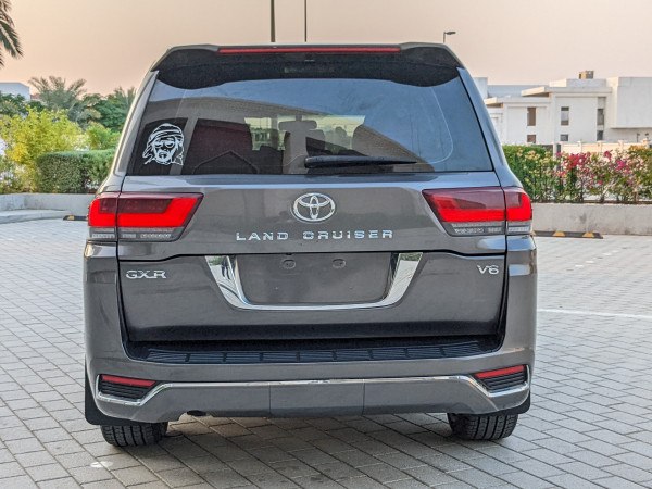 Toyota Land Cruiser 2014/ Grey LHD Petrol AT SUV 4WD view 29