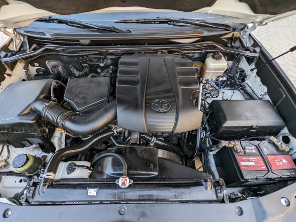 Toyota Land Cruiser 2014/ White LHD Petrol AT SUV 4WD view 2