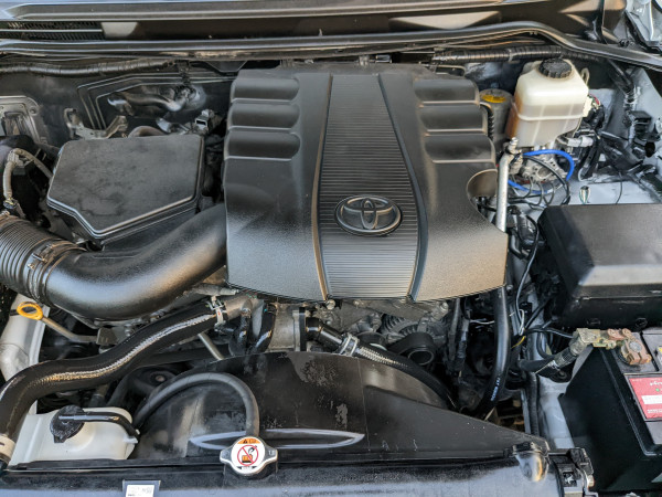 Toyota Land Cruiser 2014/ White LHD Petrol AT SUV 4WD view 4