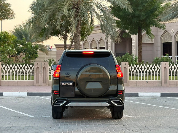 Toyota LAND CRUISER PRADO 2010  Green LHD Petrol AT SUV 4WD view 2