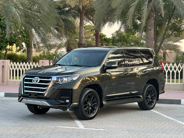 Toyota LAND CRUISER PRADO 2010  Green LHD Petrol AT SUV 4WD view 3