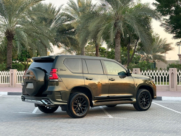 Toyota LAND CRUISER PRADO 2010  Green LHD Petrol AT SUV 4WD view 5