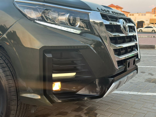 Toyota LAND CRUISER PRADO 2010  Green LHD Petrol AT SUV 4WD view 24