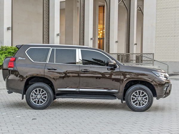 Toyota LAND CRUISER PRADO 2011  Black LHD Petrol AT SUV 4WD view 2