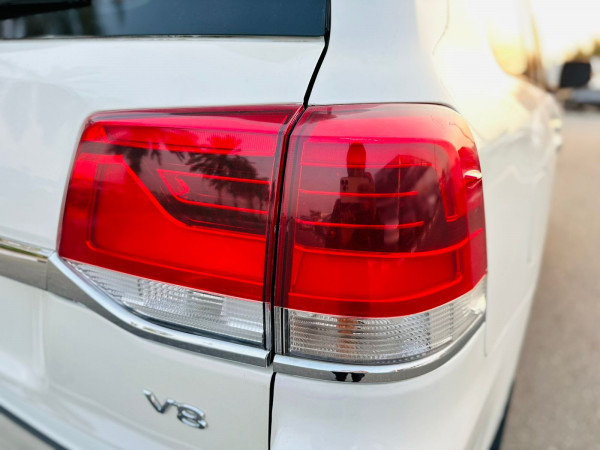 Toyota Land Cruiser 2008/ White LHD Petrol AT SUV 4WD view 8