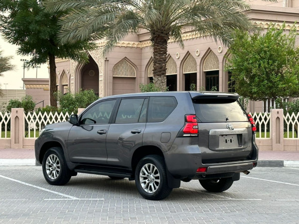 Toyota LAND CRUISER PRADO 2018/ Grey LHD Petrol AT SUV 4WD view 3