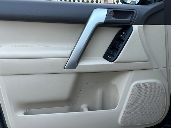 Toyota LAND CRUISER PRADO 2018/ Grey LHD Petrol AT SUV 4WD view 18