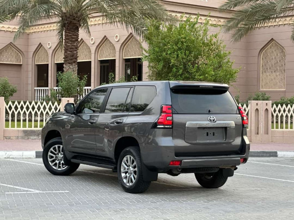 Toyota LAND CRUISER PRADO 2018/ Grey LHD Petrol AT SUV 4WD view 22