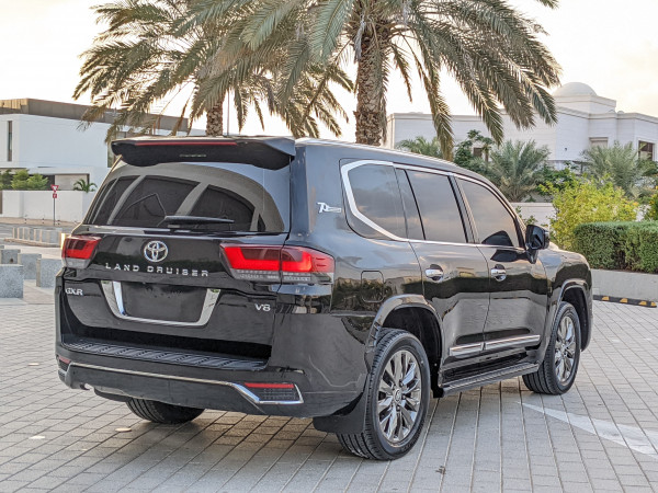 Toyota Land Cruiser 2008  Black LHD Petrol AT SUV 4WD view 6