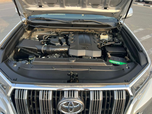 Toyota LAND CRUISER PRADO 2010  Silver LHD Petrol AT SUV 4WD view 4