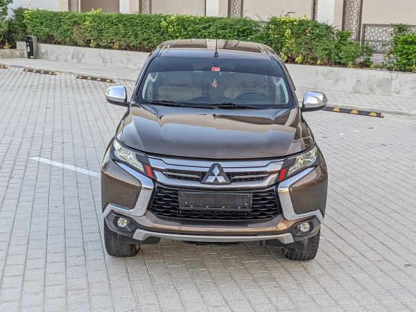 Mitsubishi Montero 2016  Maroon LHD Petrol AT SUV 2WD