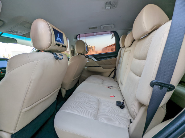 Mitsubishi Montero 2016  Maroon LHD Petrol AT SUV 2WD view 10