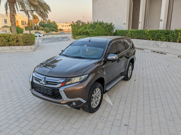 Mitsubishi Montero 2016  Maroon LHD Petrol AT SUV 2WD view 12