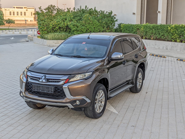 Mitsubishi Montero 2016  Maroon LHD Petrol AT SUV 2WD view 17