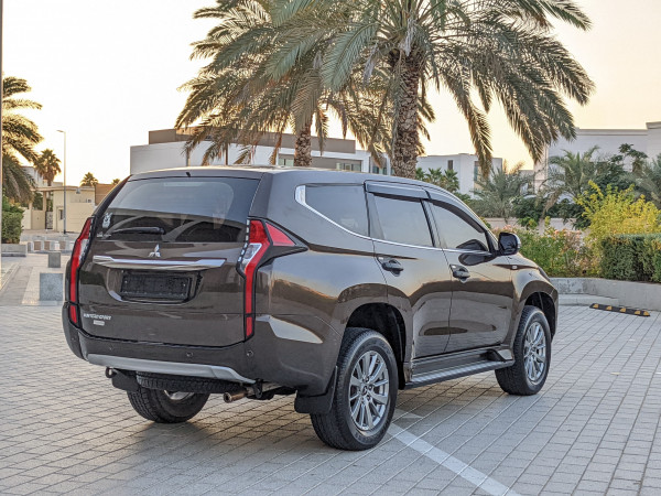 Mitsubishi Montero 2016  Maroon LHD Petrol AT SUV 2WD view 19